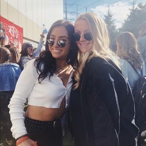 Meet your Posher, Mia